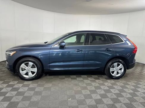 Used 2022 Volvo XC60 B5 Momentum image 6