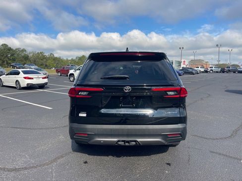 Used 2024 Toyota Grand Highlander Limited image 15