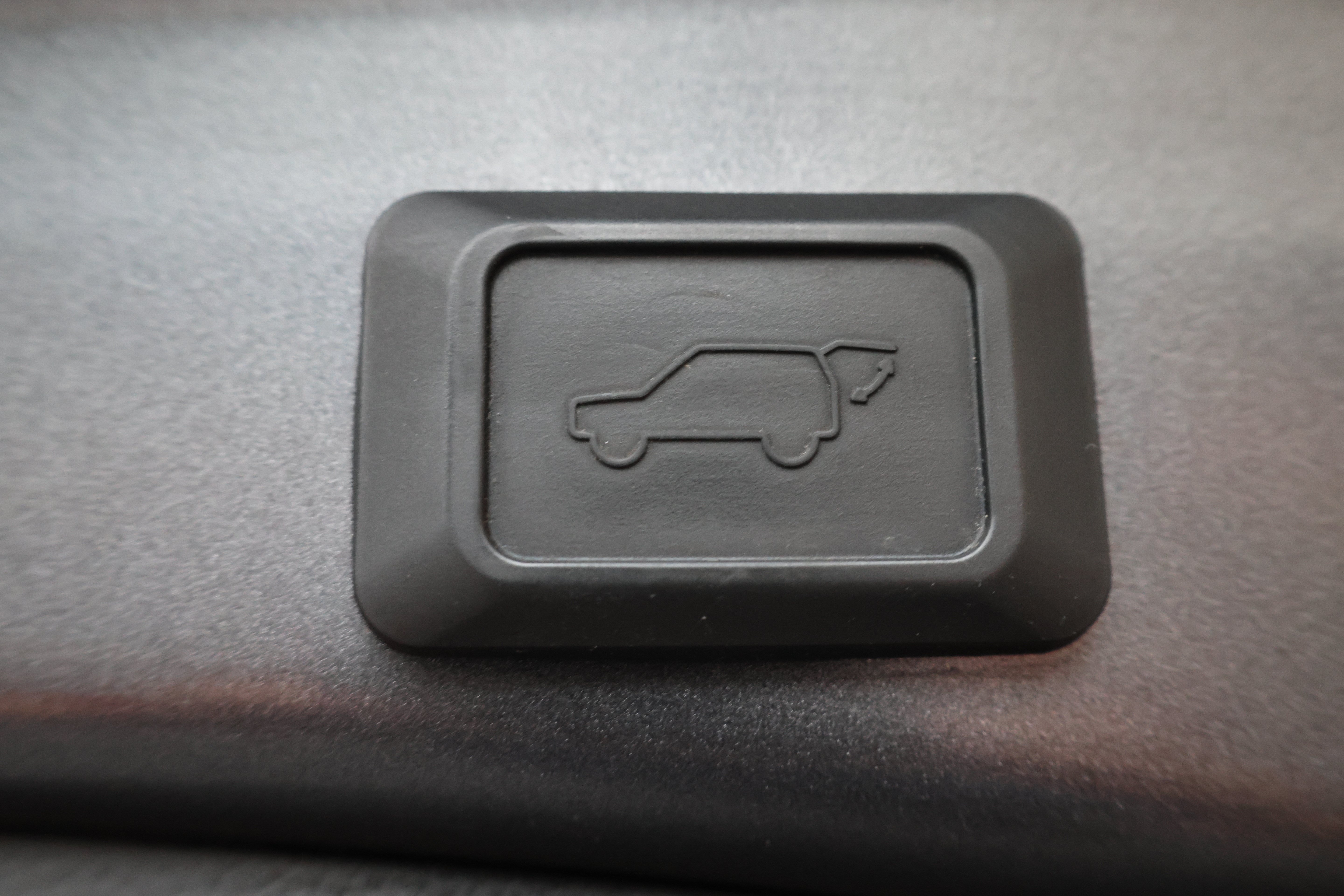 Used 2021 Toyota RAV4 XLE Premium AWD/4WD image 7