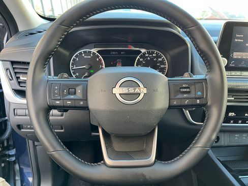 Used 2025 Nissan Rogue SV image 30