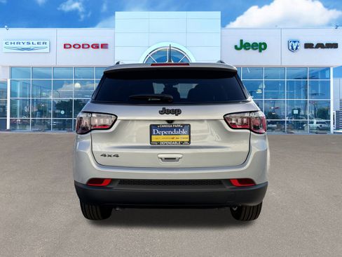 New 2026 Jeep Compass Latitude image 9