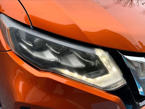 Used 2018 Nissan Rogue SL w/ Premium Package image 28