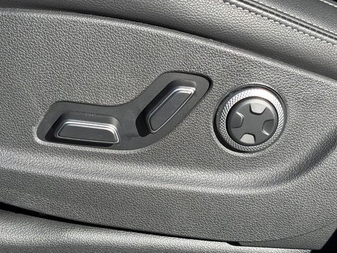 Certified 2026 Genesis GV70 2.5T AWD/4WD image 15