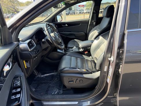 Used 2017 Kia Sorento SX image 16