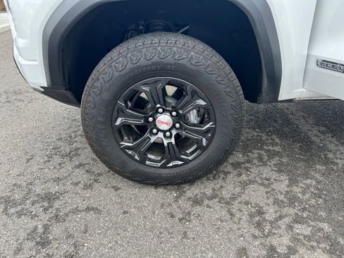 Certified 2024 GMC Canyon Elevation image 23
