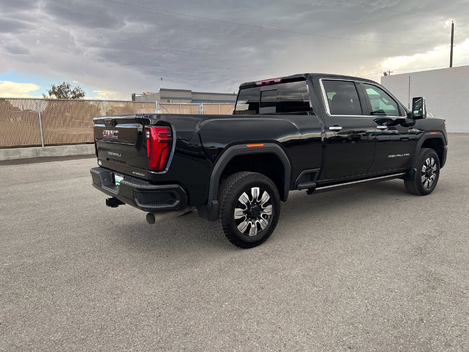 Used 2024 GMC Sierra 3500 Denali w/ Denali Reserve Package AWD/4WD image 3