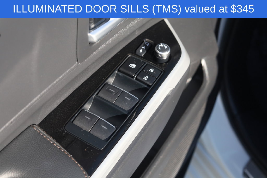 Used 2025 Toyota Sienna Platinum AWD/4WD image 6