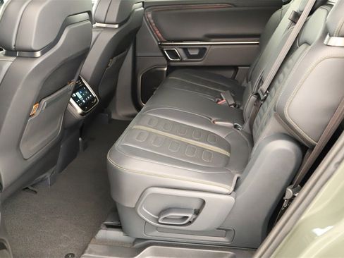 Used 2022 Rivian R1S Launch Edition image 27