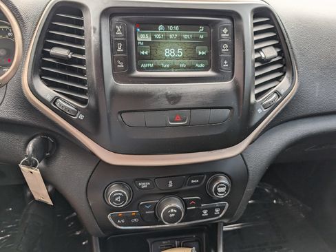 Used 2014 Jeep Cherokee Latitude FWD image 22