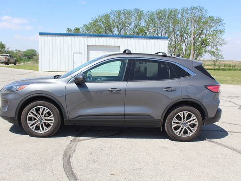 Used 2022 Ford Escape SEL image 2