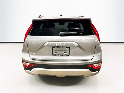 Used 2023 Kia Niro EX image 6