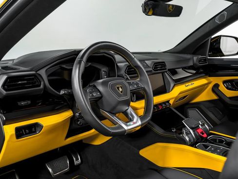 Used 2025 Lamborghini Urus S AWD/4WD image 13