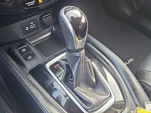 Used 2019 Nissan Rogue SL image 19