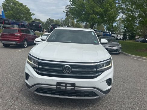 Used 2021 Volkswagen Atlas Cross Sport SE image 2