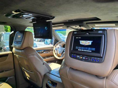 Used 2019 Cadillac Escalade ESV Platinum AWD/4WD image 39