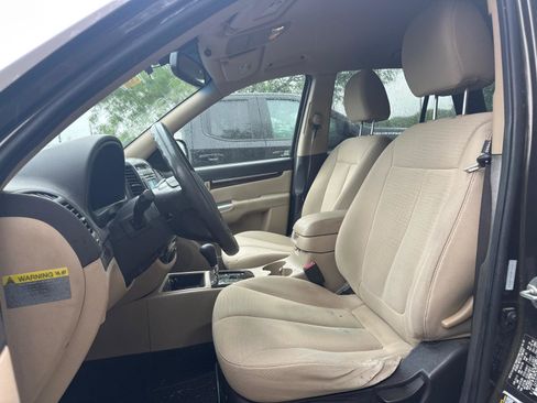 Used 2011 Hyundai Santa Fe GLS FWD image 3