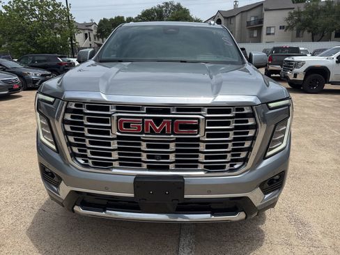 Used 2025 GMC Yukon Denali AWD/4WD image 2