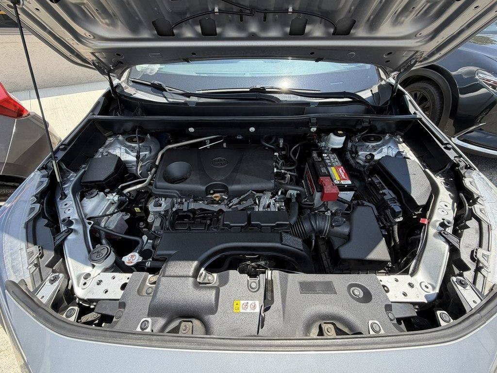 Used 2019 Toyota RAV4 LE FWD image 8