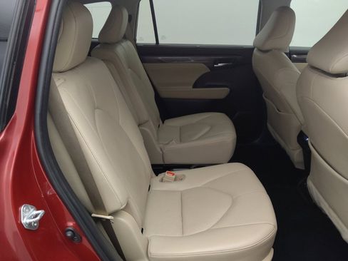 Used 2020 Toyota Highlander Limited FWD image 19
