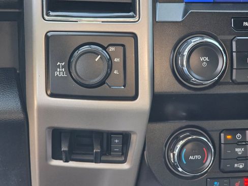 Used 2021 Ford F250 Lariat w/ Lariat Value Package image 28