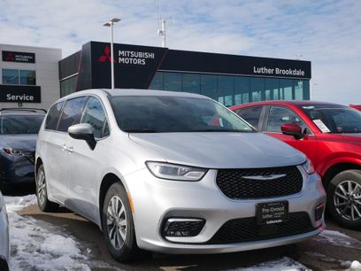 Used 2023 Chrysler Pacifica Touring-L