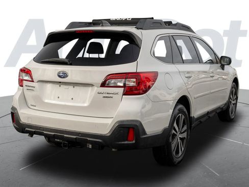 Used 2018 Subaru Outback 3.6R Limited image 3
