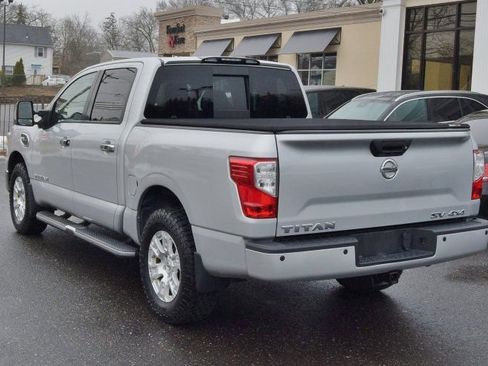 Used 2017 Nissan Titan SV image 4