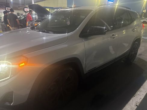 Used 2021 GMC Terrain SLT w/ Elevation Edition image 7