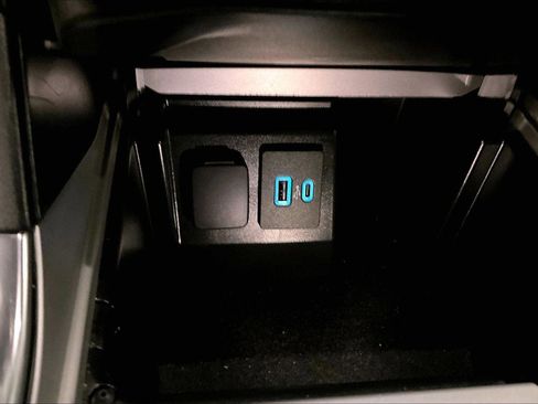 Certified 2022 Ford Explorer XLT w/ Equipment Group 202A image 32