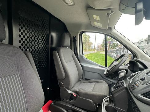 Used 2019 Ford Transit 250 130 Low Roof w/ Exterior Upgrade Package RWD image 28