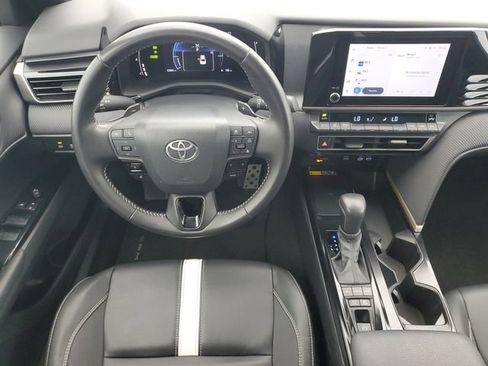Used 2025 Toyota Camry SE w/ Convenience Package FWD image 16