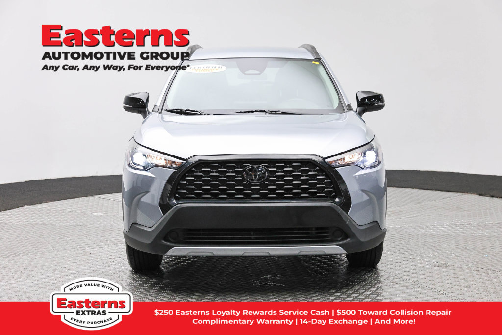 Used 2025 Toyota Corolla Cross LE FWD image 3
