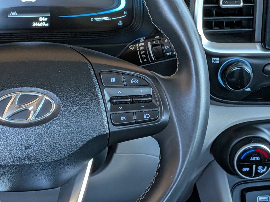 Used 2025 Hyundai Venue SEL FWD image 18