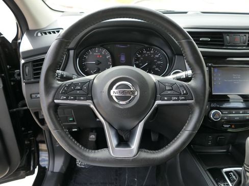 Used 2018 Nissan Rogue Sport SL w/ SL Premium Package FWD image 17