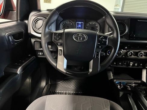 Used 2018 Toyota Tacoma TRD Sport w/ Technology Package image 21