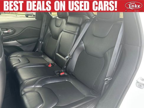 Used 2019 Jeep Cherokee Latitude Plus w/ Cold Weather Group AWD/4WD image 19