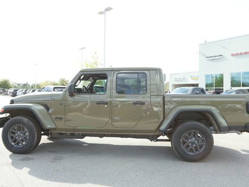 New 2026 Jeep Gladiator Sport AWD/4WD image 10