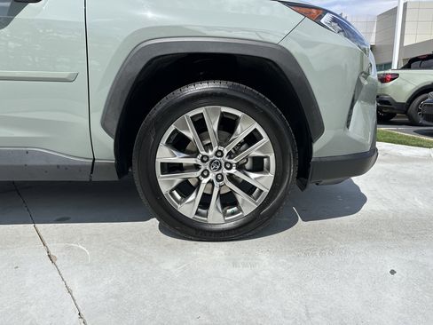 Used 2021 Toyota RAV4 XLE Premium image 13