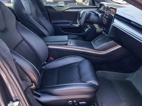 Used 2022 Tesla Model S Plaid image 17
