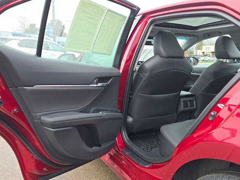 Certified 2018 Toyota Camry XLE image 19