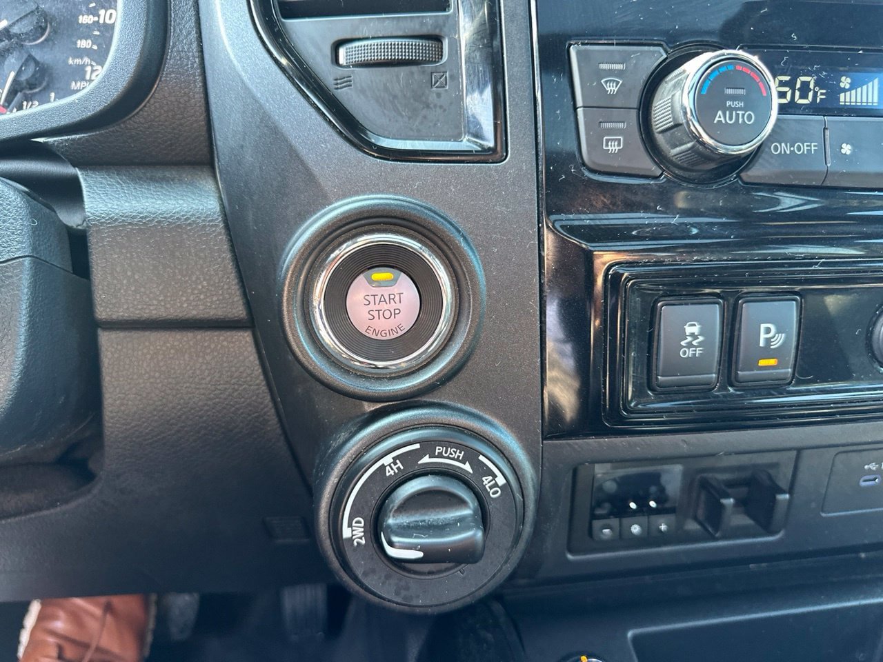 Used 2024 Nissan Titan PRO-4X w/ Pro-4x Convenience Package AWD/4WD image 32