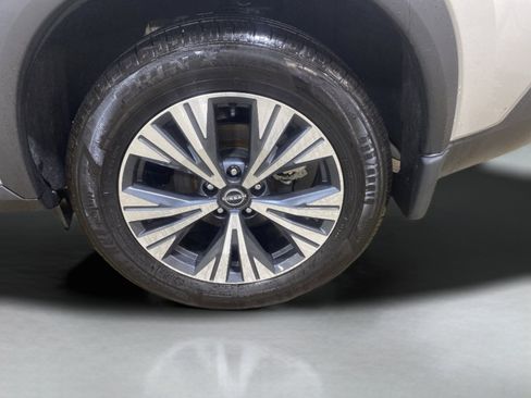 Used 2023 Nissan Rogue SV w/ SV Premium Package AWD/4WD image 9