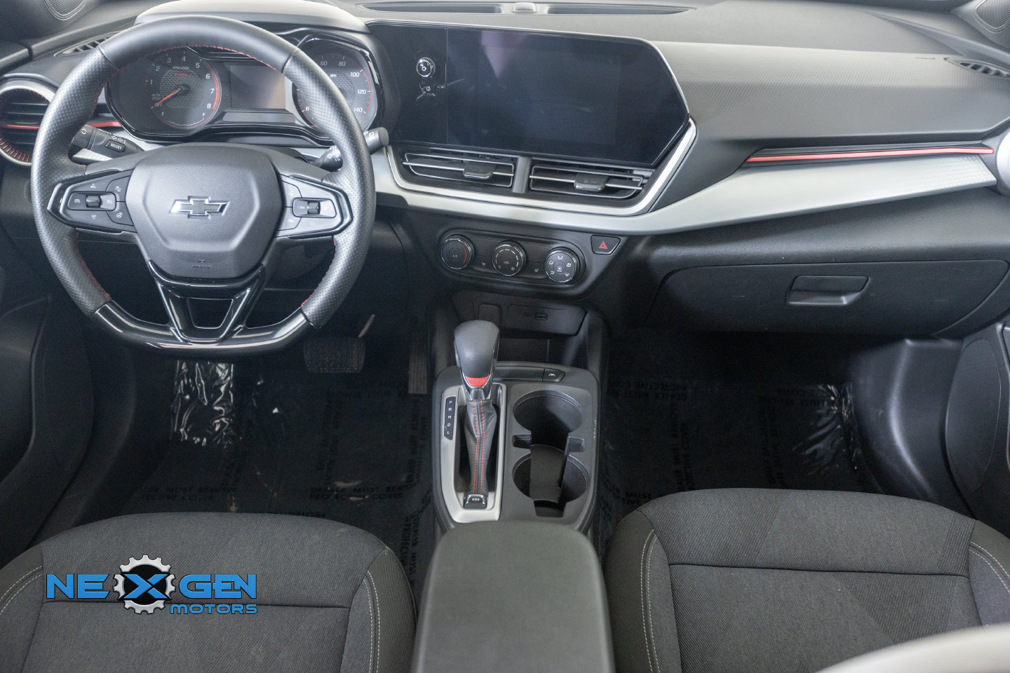 Used 2025 Chevrolet Trax RS w/ Driver Confidence Package FWD image 4