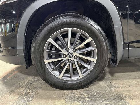 Certified 2019 Toyota Highlander XLE AWD/4WD image 10