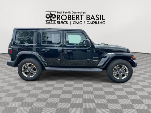 Used 2019 Jeep Wrangler Unlimited Sahara w/ Uconnect 4C Nav & Sound Group AWD/4WD image 9