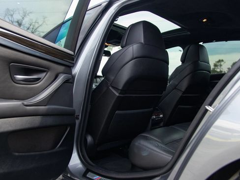 Used 2013 BMW M5 RWD image 25