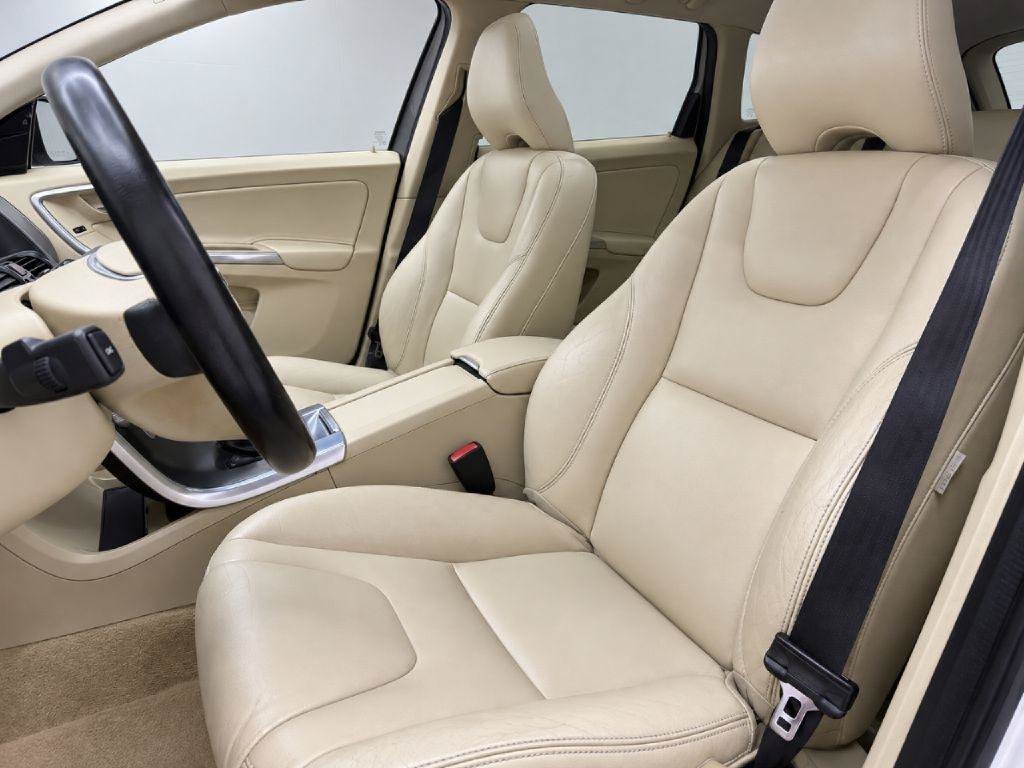 Used 2016 Volvo XC60 T5 Premier AWD/4WD image 9