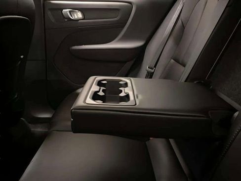 Used 2025 Volvo XC40 B5 Plus image 65