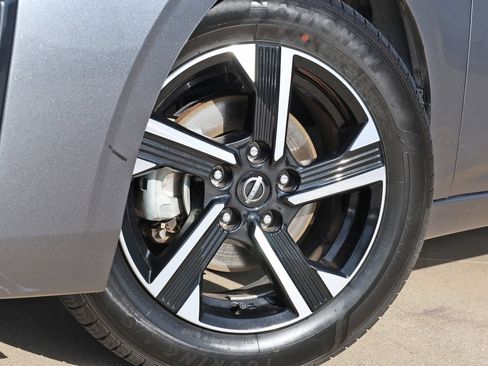 Used 2024 Nissan Sentra SV FWD image 11