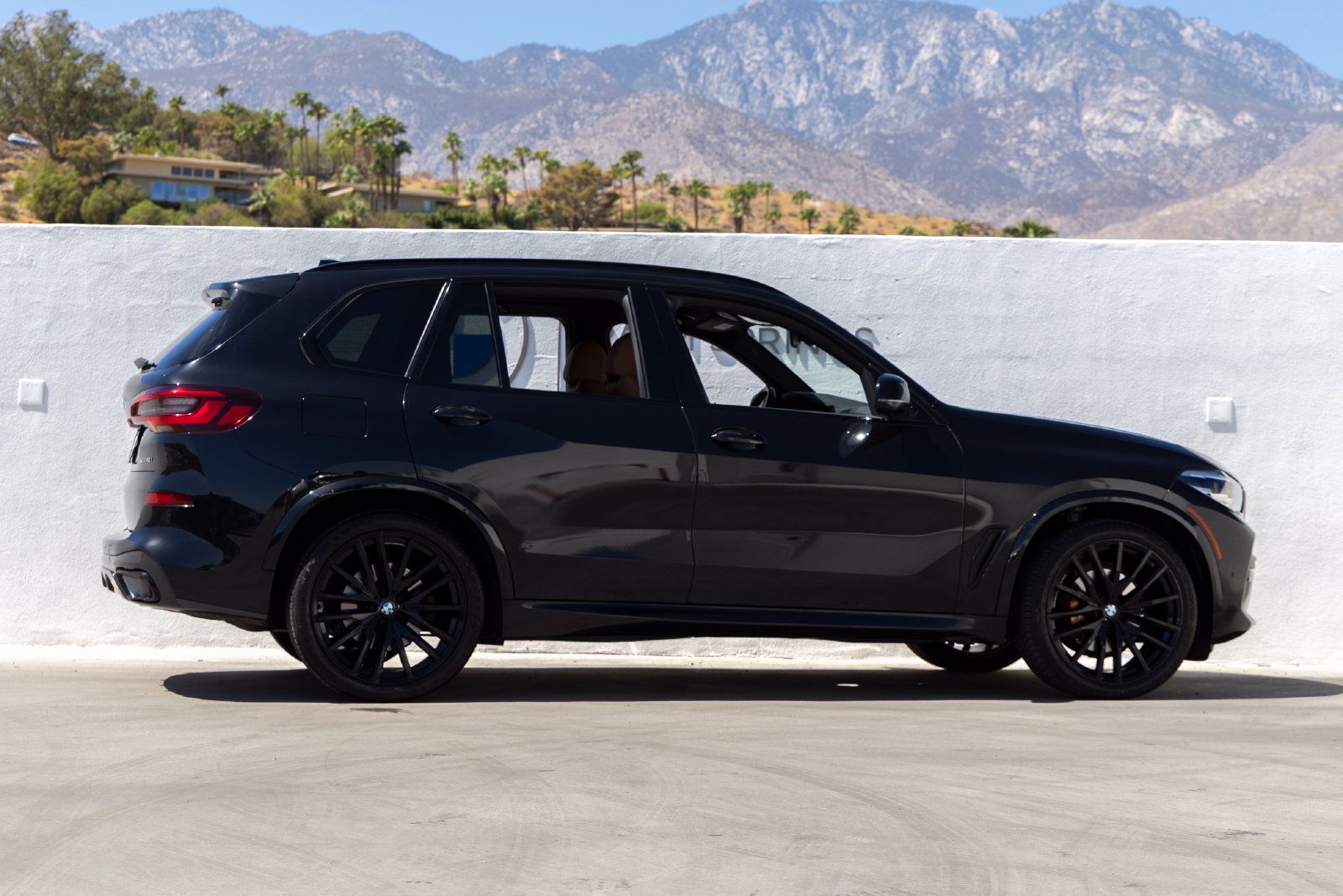 Used 2023 BMW X5 xDrive40i w/ M Sport Package AWD/4WD image 4